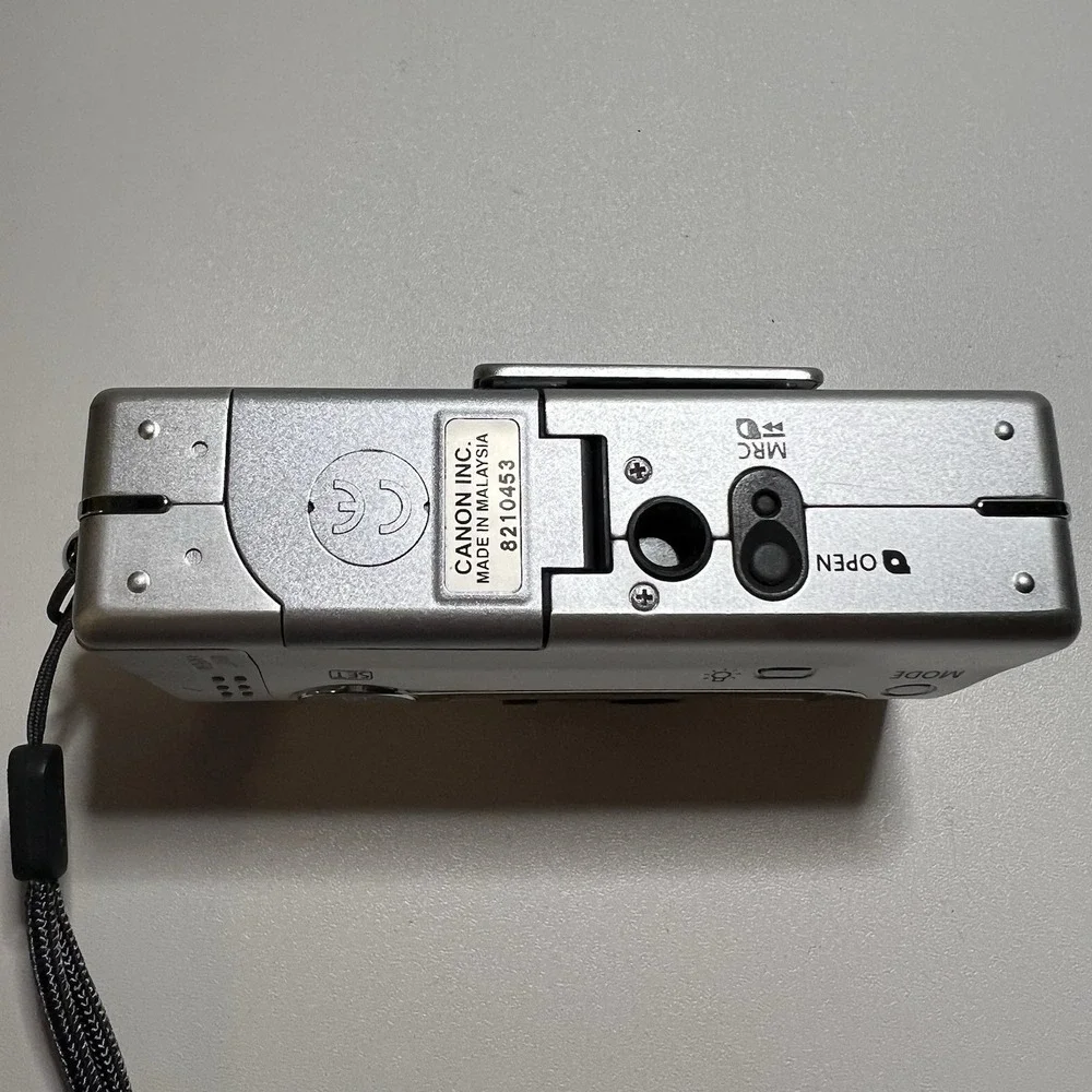 CANON ELPH Z3 COMPACT DIGITAL APS POINT & SHOOT FILM‎ CAMERA W Tripod - Untested
